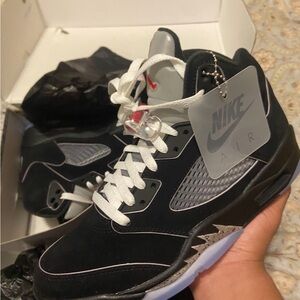 Jordan 5 reimagined black metallic size 10.5